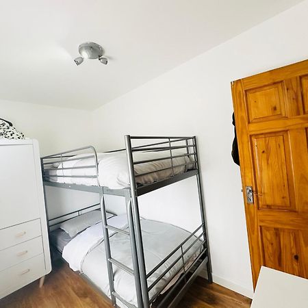 Beautiful Home In London With Easy Access To Central London Sutton  Bagian luar foto