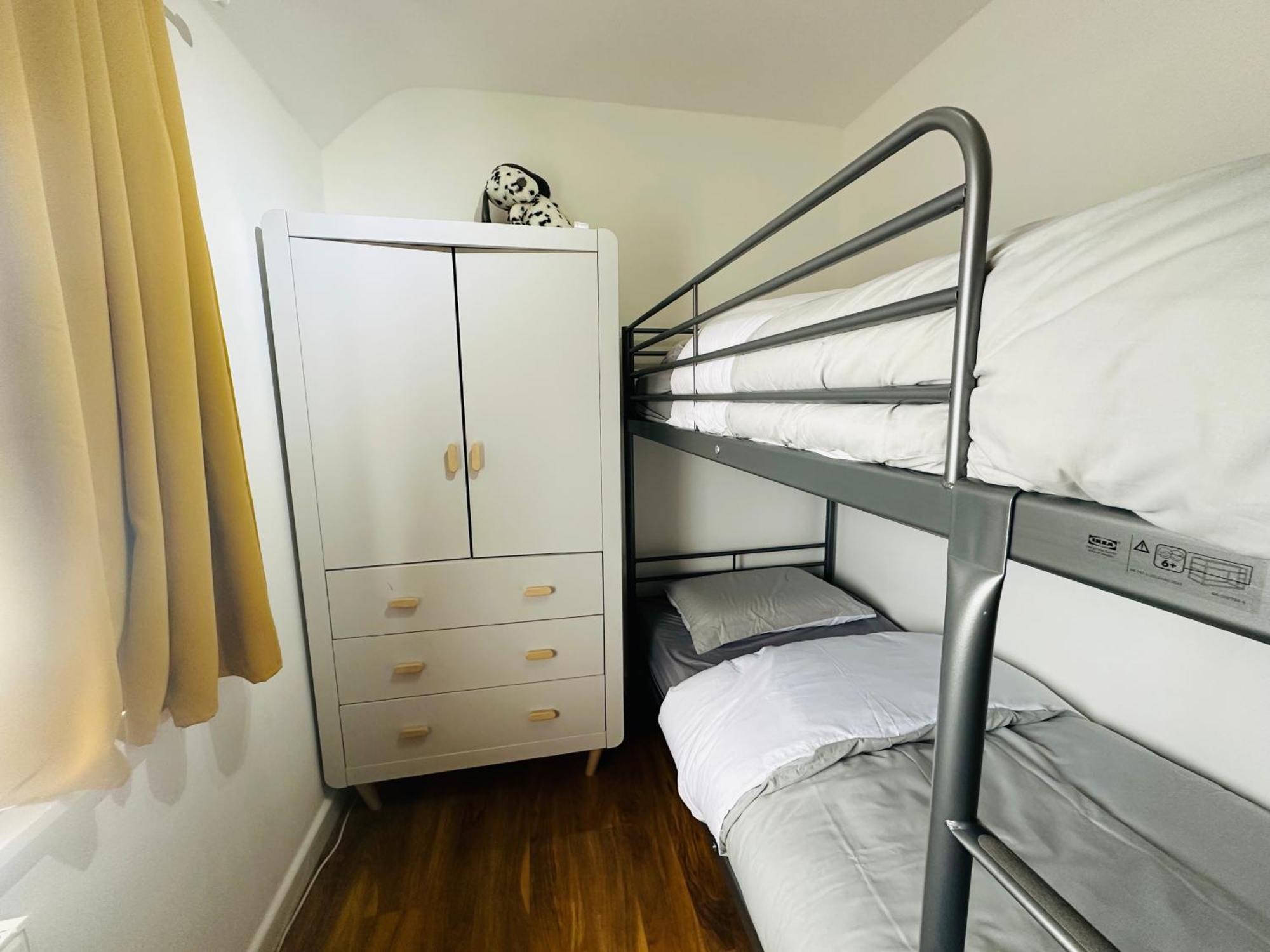 Beautiful Home In London With Easy Access To Central London Sutton  Bagian luar foto
