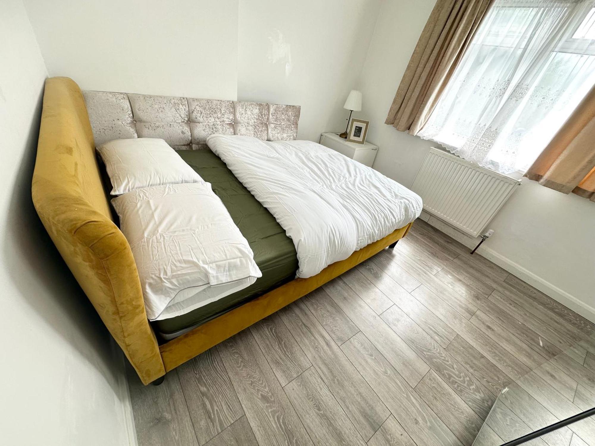 Beautiful Home In London With Easy Access To Central London Sutton  Bagian luar foto