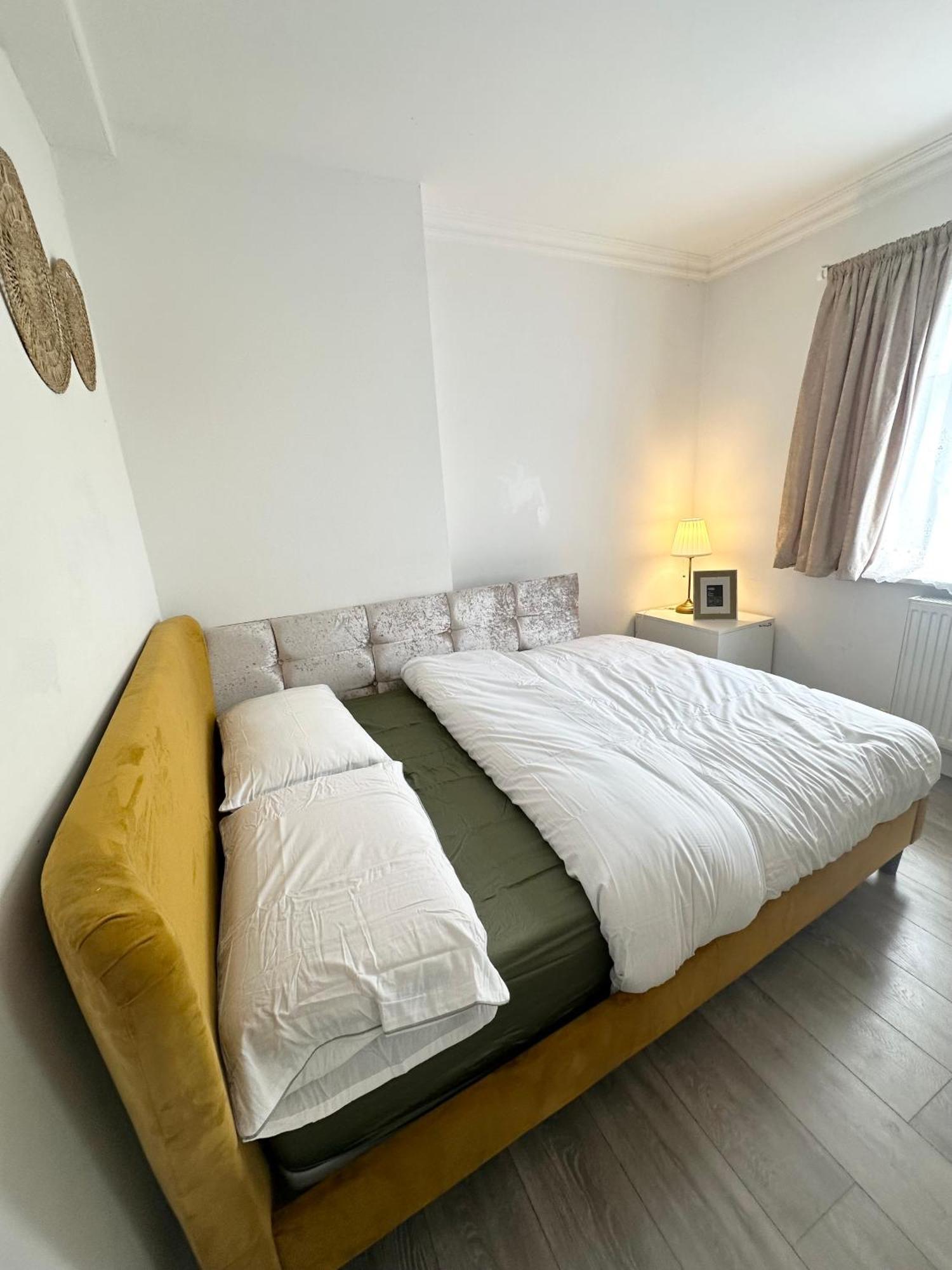 Beautiful Home In London With Easy Access To Central London Sutton  Bagian luar foto