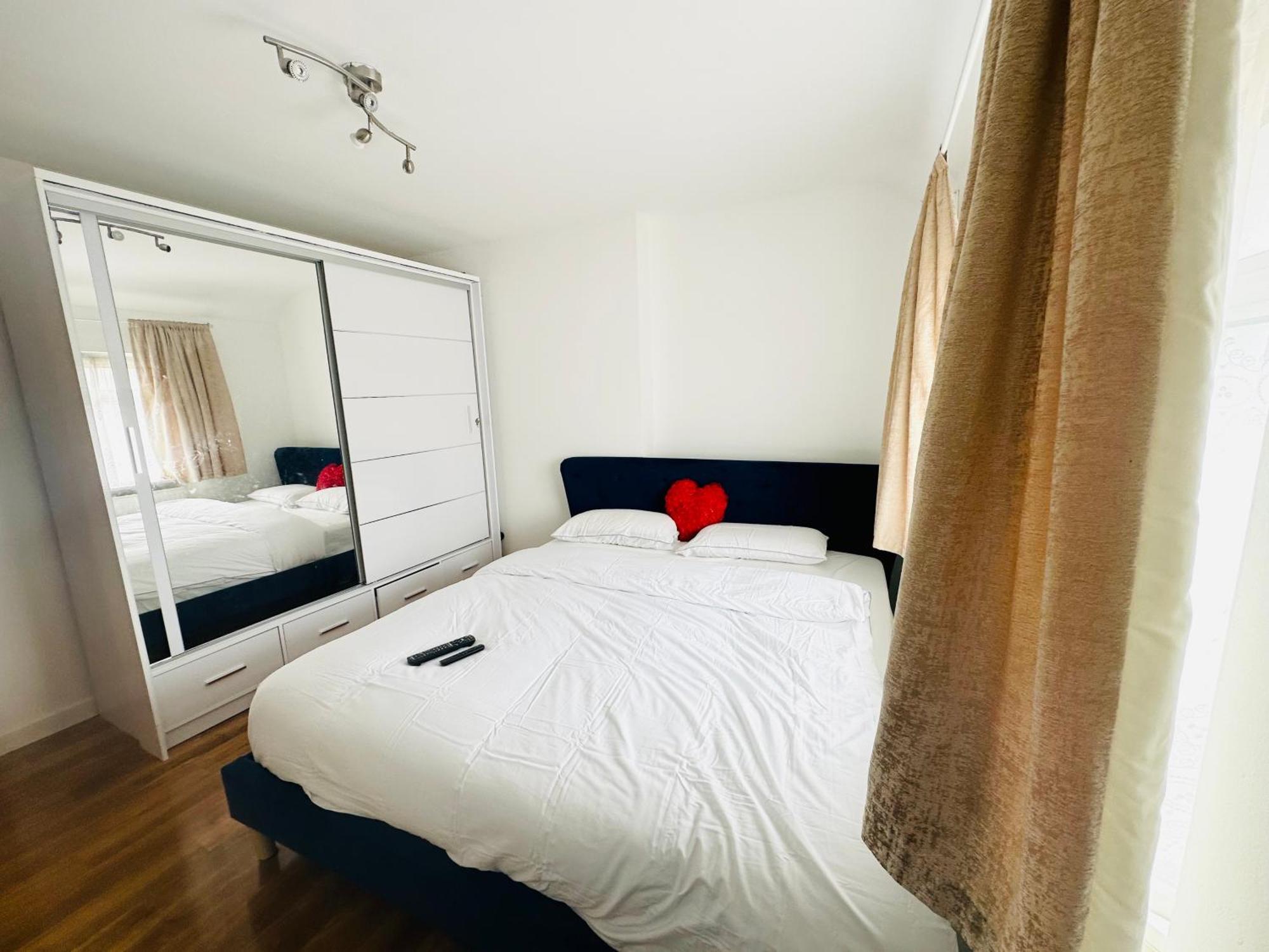 Beautiful Home In London With Easy Access To Central London Sutton  Bagian luar foto