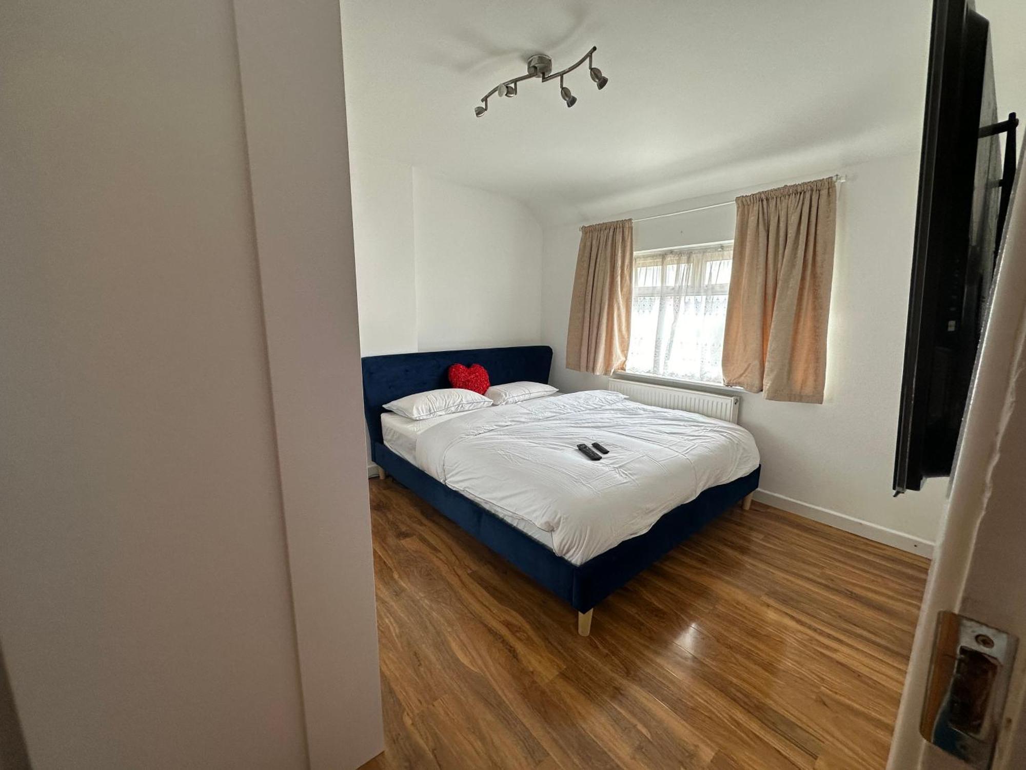 Beautiful Home In London With Easy Access To Central London Sutton  Bagian luar foto