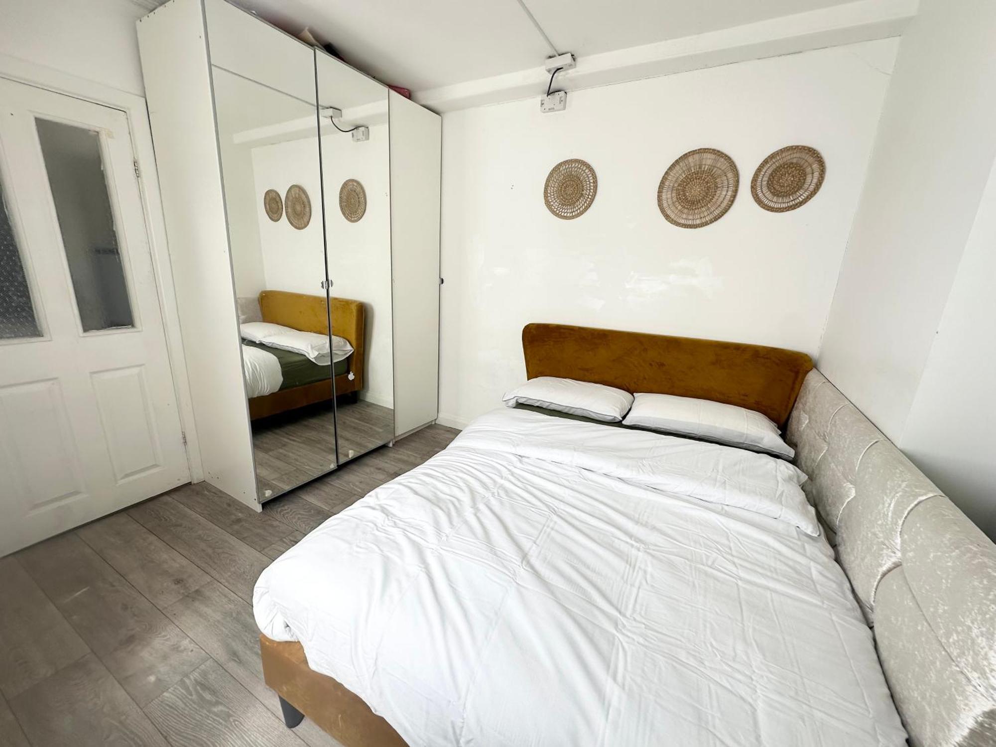 Beautiful Home In London With Easy Access To Central London Sutton  Bagian luar foto