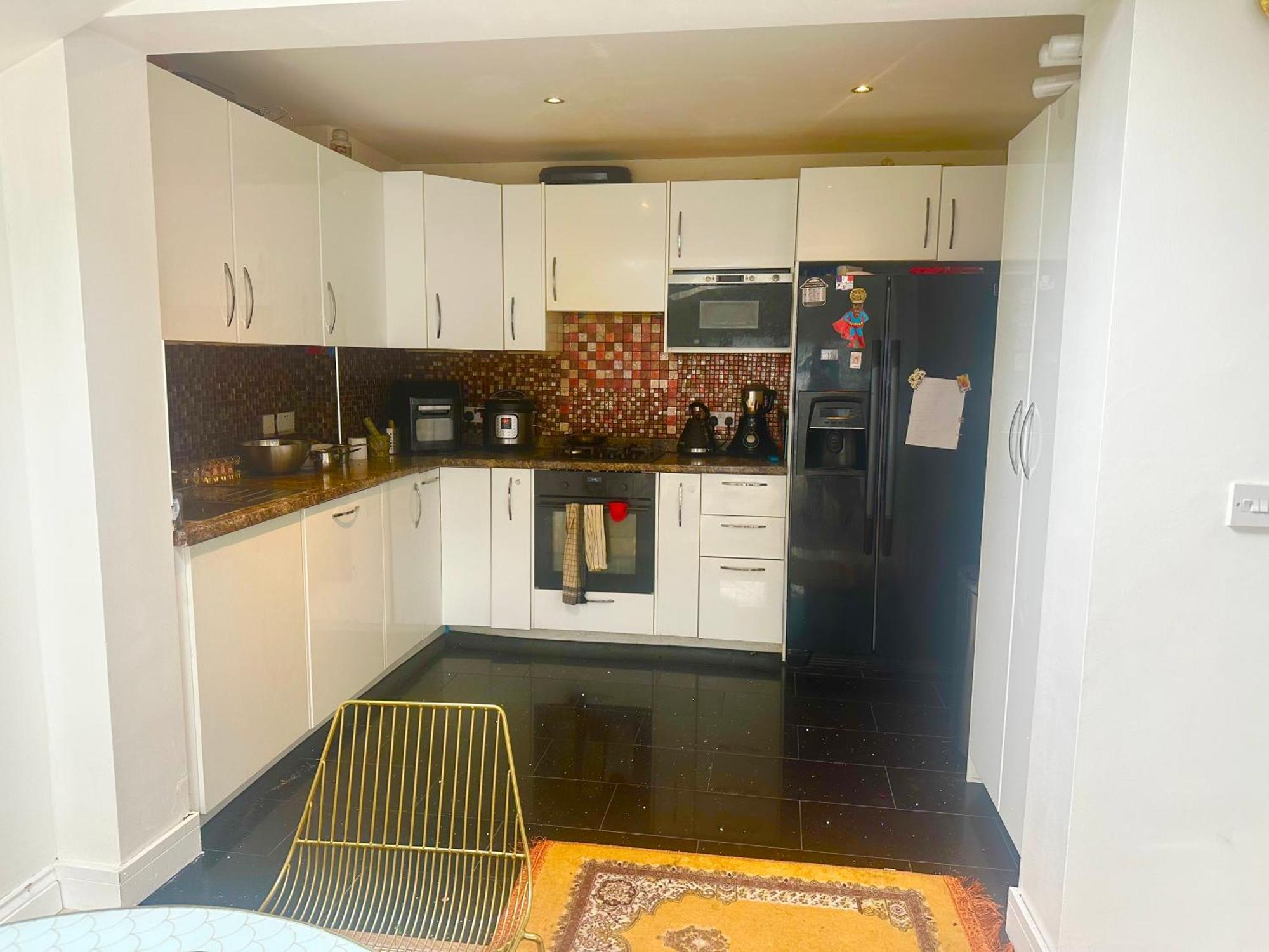 Beautiful Home In London With Easy Access To Central London Sutton  Bagian luar foto
