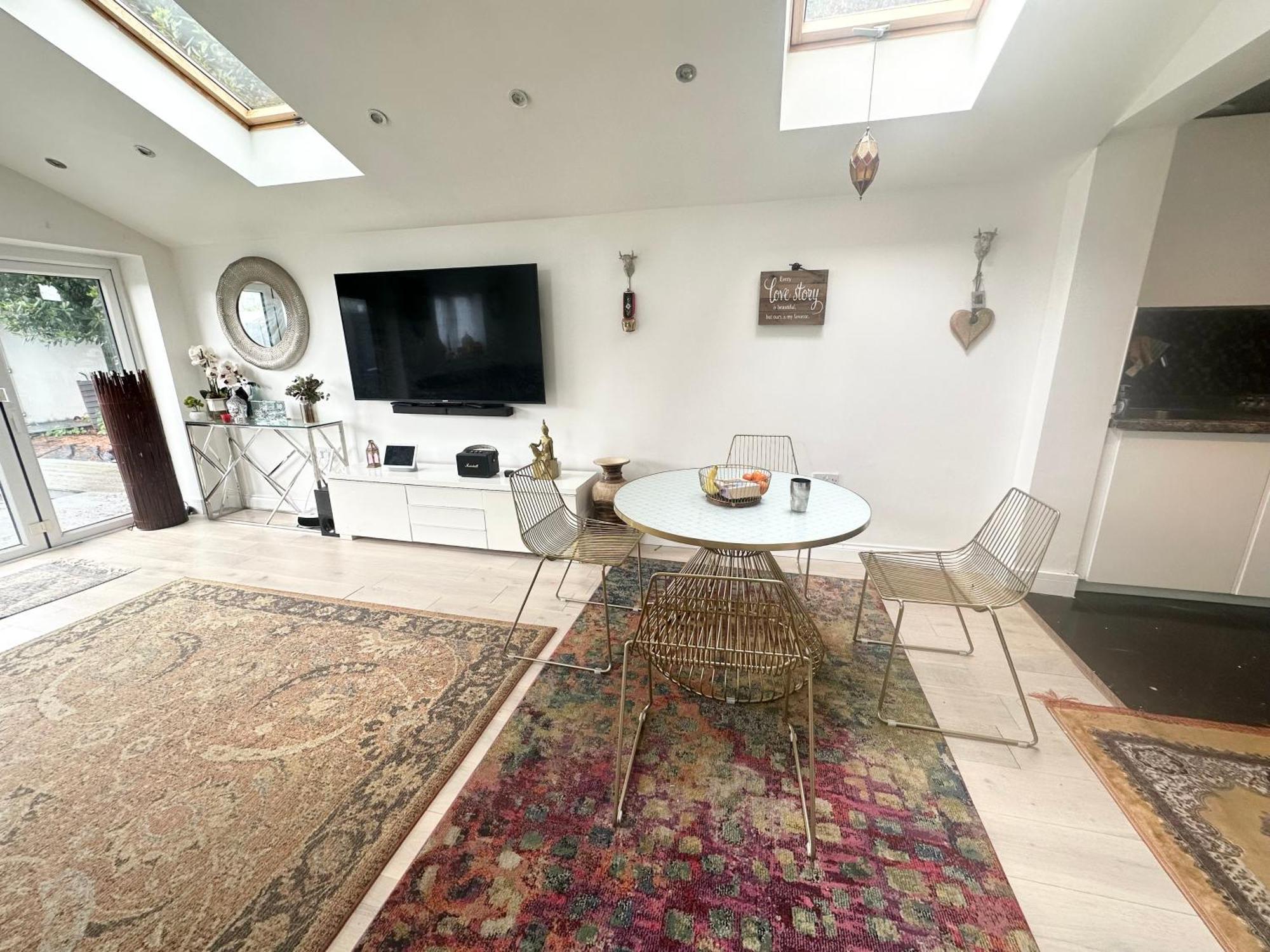 Beautiful Home In London With Easy Access To Central London Sutton  Bagian luar foto