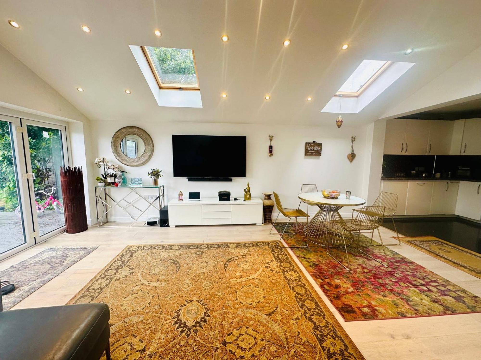Beautiful Home In London With Easy Access To Central London Sutton  Bagian luar foto